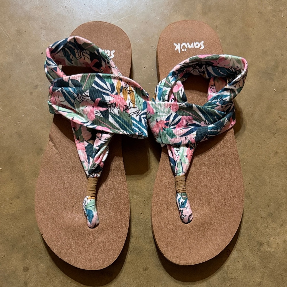 Sanuk Women's Tropical Sandals - Pink and Green Sz 10